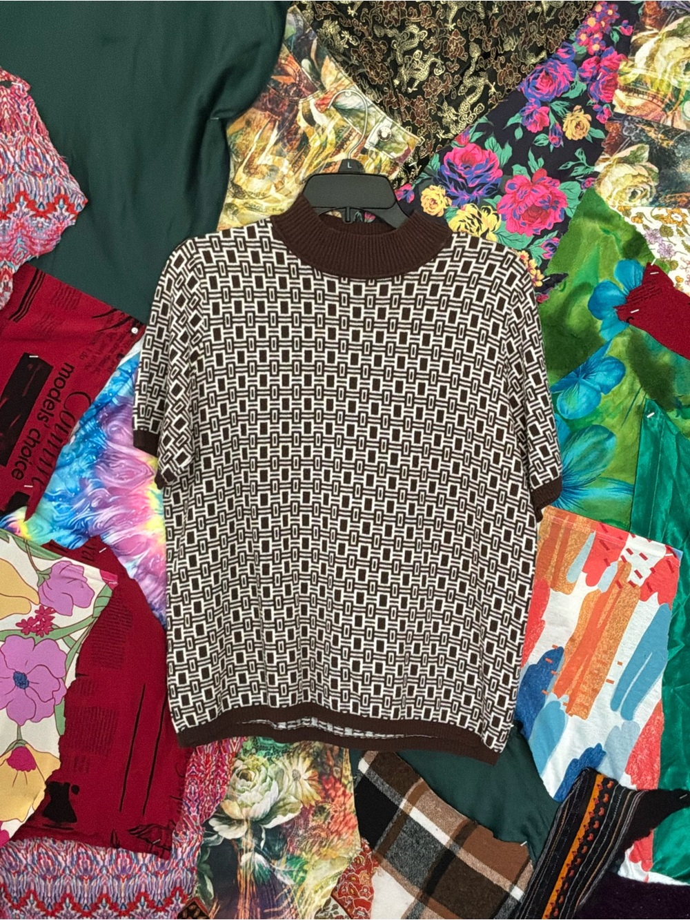 Geometric Short Sleeve Knit Sweater in Brown & Cream